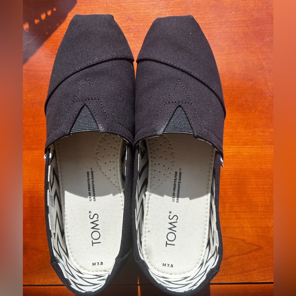 Tom’s Alpargata- W 8.5 or M 7.5 - new and unworn- black outer, black sole